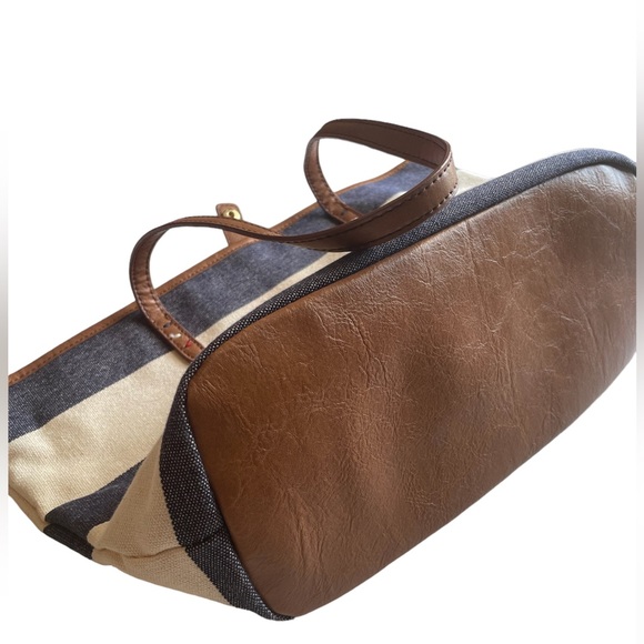 Blue and White Canvas Purse - Picture 4 of 9